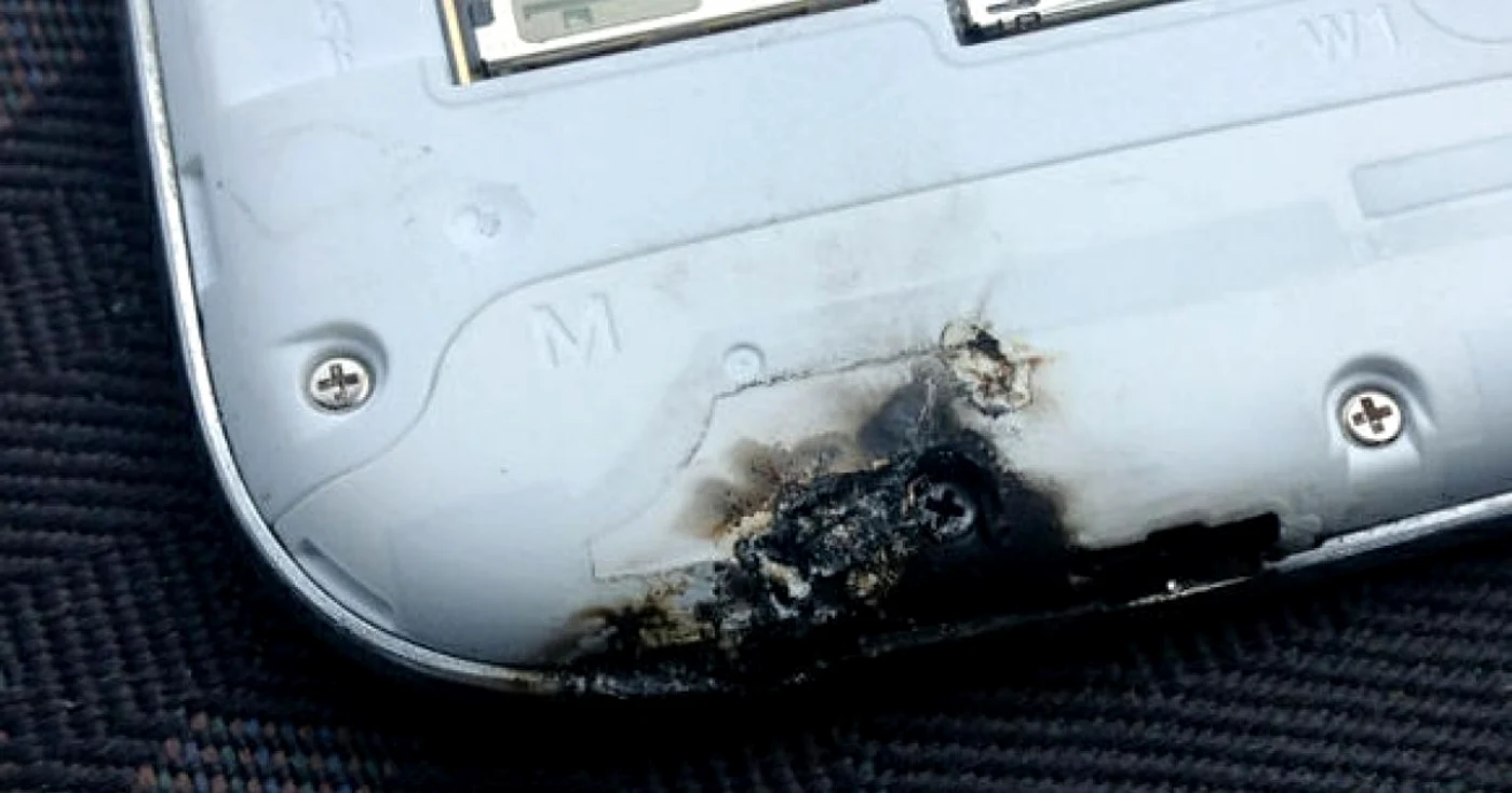 Așa arată un smartphone "făcut bine" la microunde. FOTO: Techradar