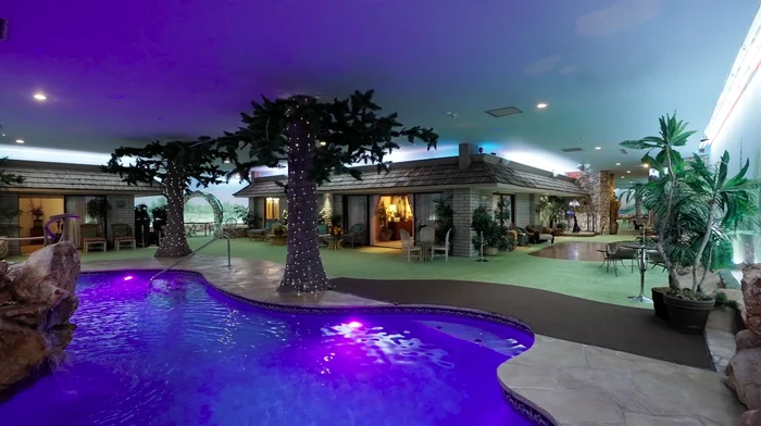 Buncărul subteran are palmieri artificiali, piscină și cer artificial (Foto: Profimedia)