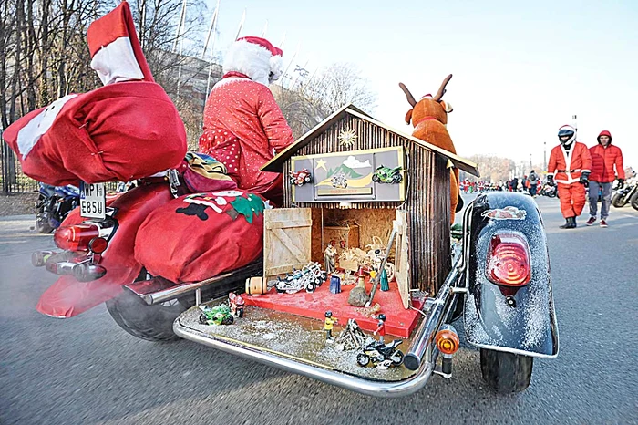 ...Şi la ieslea minunată, o motocicletă e parcată...