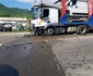 Un autoturism s-a lovit frontal cu un TIR încărcat cu maşini pe Valea Oltului la Călimăneşti - Vâlcea Foto ISU Vâlcea