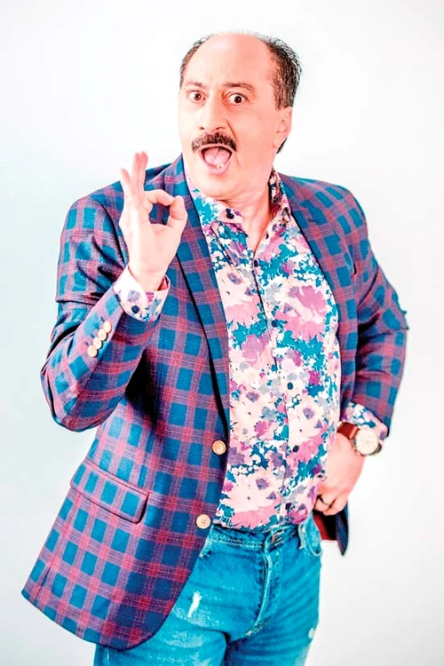 Romică poartă  mustaţă de mai  bine de 35 de ani 