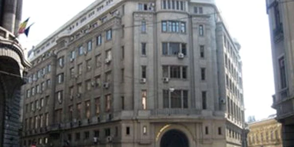 Universitatea "Spiru Haret" refuză să anuleze diplomele considerate ilegale de către Ministerul Educaţiei