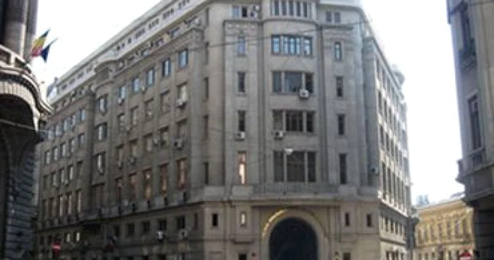 Universitatea "Spiru Haret" refuză să anuleze diplomele considerate ilegale de către Ministerul Educaţiei
