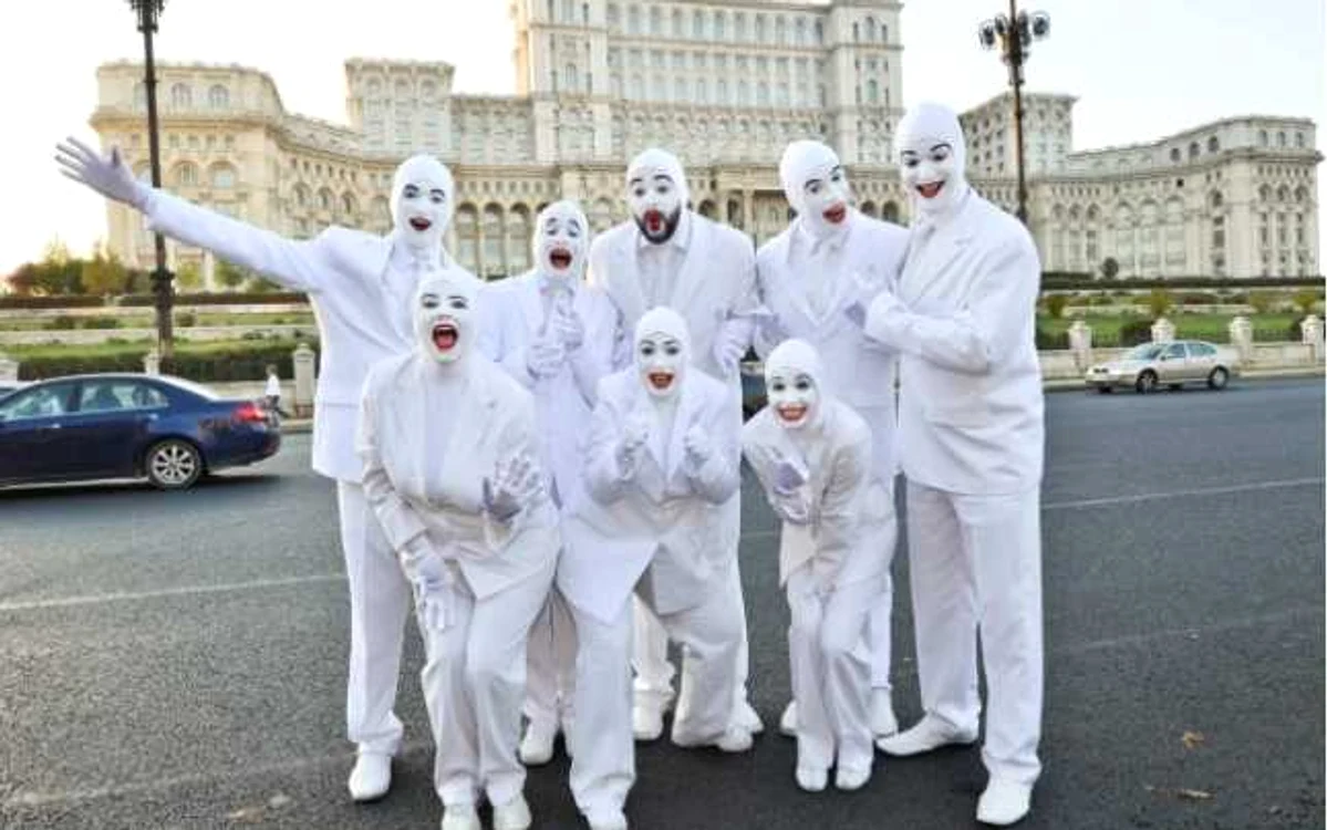 Voca People e un ansamblu de teatru vocal ce combină intrepretarea a cappella cu stilul beat box