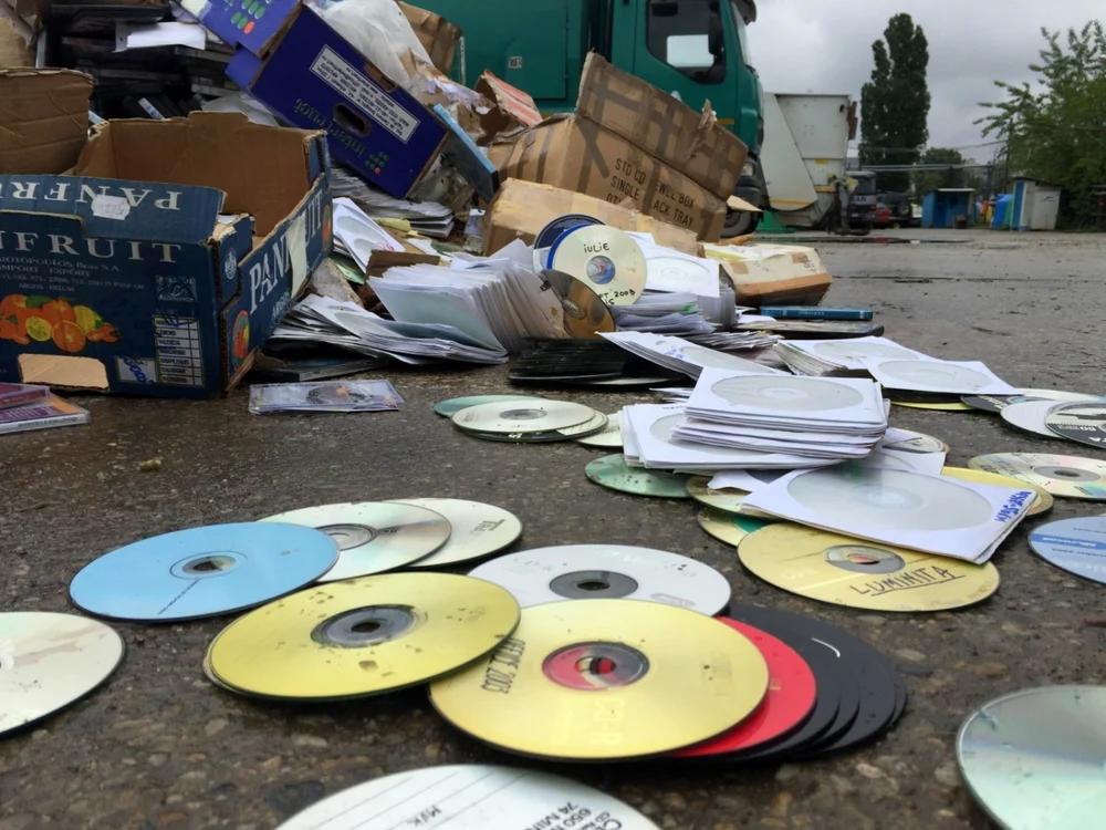 cd uri distruse foto igpr