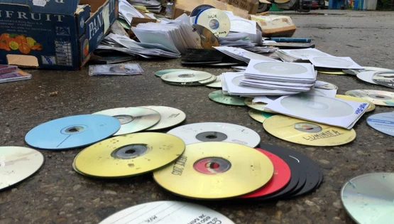 cd uri distruse foto igpr