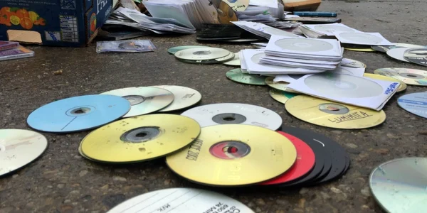 cd uri distruse foto igpr