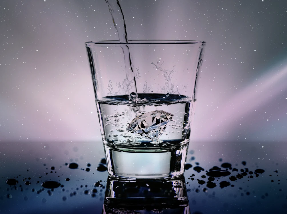 Apa minerală este foarte sănătoasă / foto: Pixabay