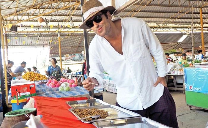 
    Se pricepe şi la  gătit. Iar mâncarea  gustoasă merge  cu un vin bun  