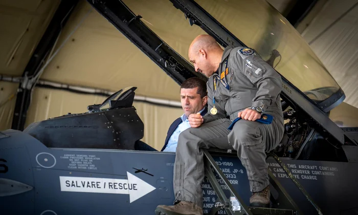 Radu Miruta F 16 Facebook MApN jpg