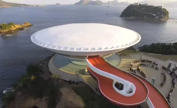 Louis Vuitton Cruise jpeg