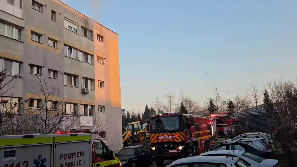 Incendiu într-un bloc din Slatina: 12 persoane au fost evacuate