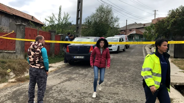 
    Locul crimei a fost izolat de Poliție Fotografii: dambovitanews.ro  