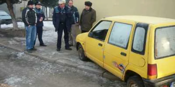 Una din maşinile furate a fost găsită avariată şi fără benzină
