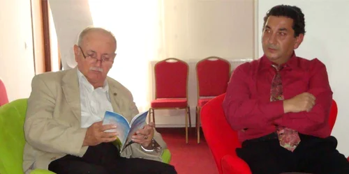 Placheta de versuri a lui Adrian Melicovici (dreapta) a fost bine primită de iubitorii de poezie