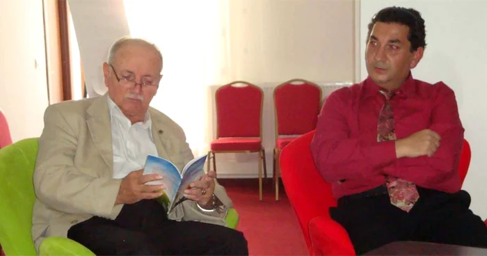 Placheta de versuri a lui Adrian Melicovici (dreapta) a fost bine primită de iubitorii de poezie