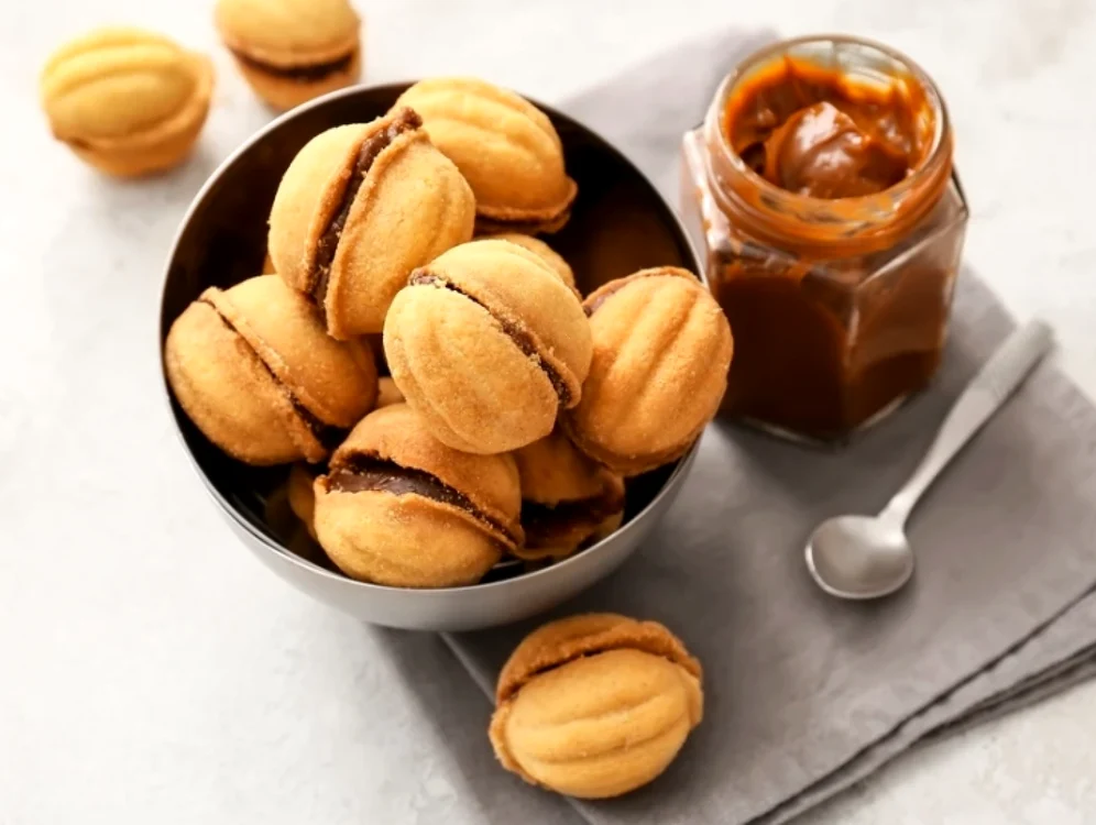 Nuci umplute cu crema de cacao