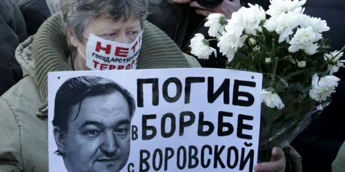 O protestatara denunta sistemul corupt vinovat de moartea lui Magnitki FOTO ibtimes.co.uk