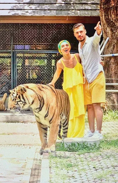 Sorana şi iubitul au “îmblânzit” tigri în Thailanda