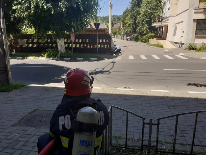 Scurgere masivă de gaze pe o stradă din Râmnicu Vâlcea Foto ISU Vâlcea