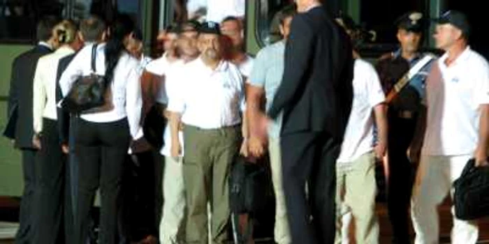 Prizonierii de pe Buccaneer au ajuns la Roma