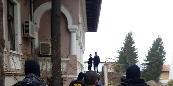 Fraţii Bursă Marin şi Ctin au desfigurat în bătaie 2 poliţişti vâlceni la Călina - Prundeni Foto Adevărul - credit DMS