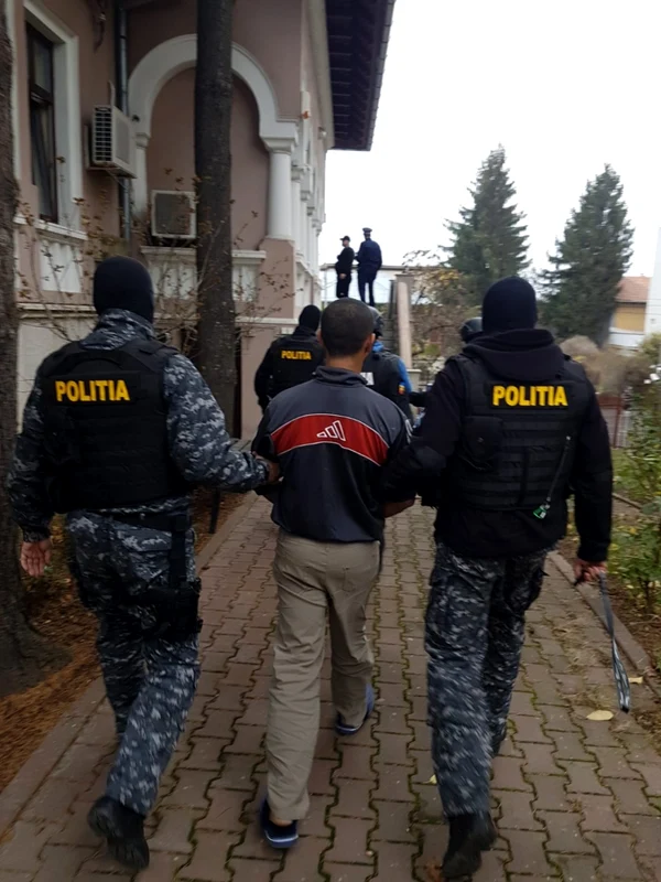 Fraţii Bursă Marin şi Ctin au desfigurat în bătaie 2 poliţişti vâlceni la Călina - Prundeni Foto Adevărul - credit DMS