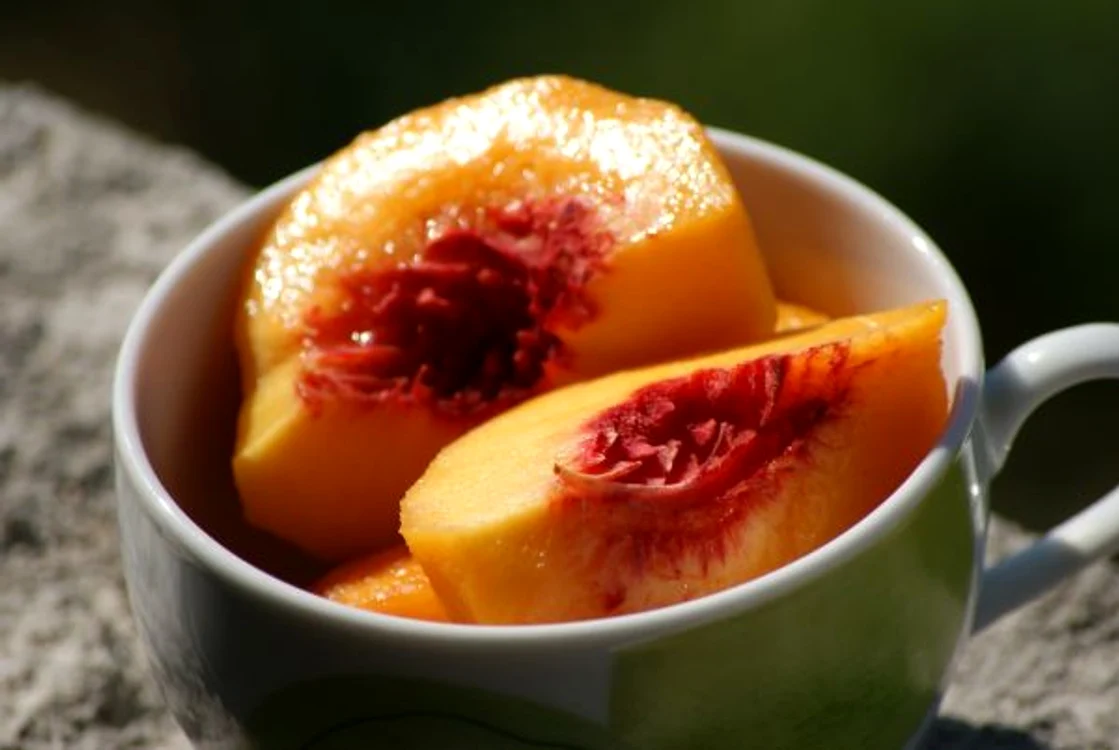 Dieta cu piersici îţi protejează stomacul şi facilitează tranzitul intestinal.www.clickpentrufemei.ro