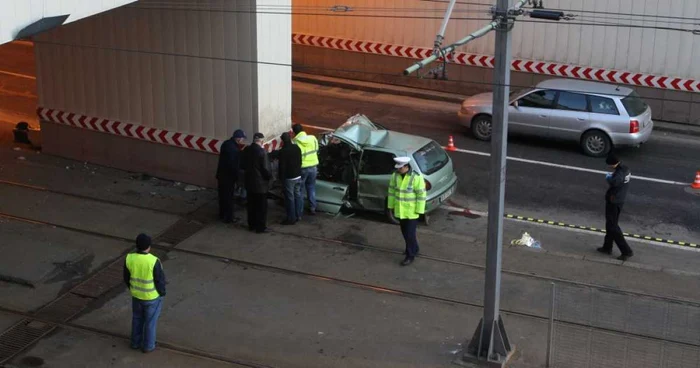 În cazul accidentelor grave, poliţiştii vin la faţa locului FOTO Adevărul