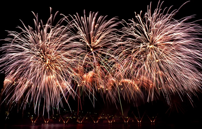 
    Toate petrecerile se vor termina cu un superb foc de artificiifoto: Hepta  