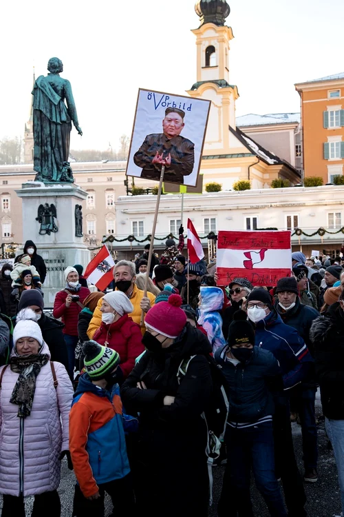 1 protest in coreea de nord kim jong un defaimat jignit de un mesaj graffiti fiu de catea 1 jpg jpeg