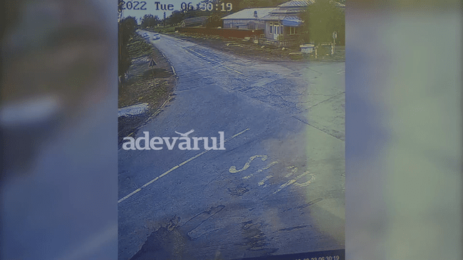 Mașină de poliție implicată într-un accident, în județul Buzău. Doi agenți răniți