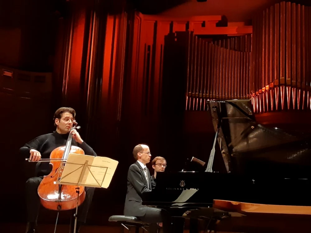 Violoncelistul Valentin Răduţiu şi pianistul Per Rundberg, în concert la Palatul Bozar