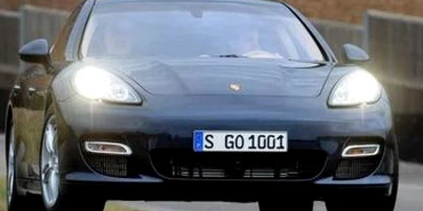 Porsche a lansat prima limuzină din istoria mărcii sportive