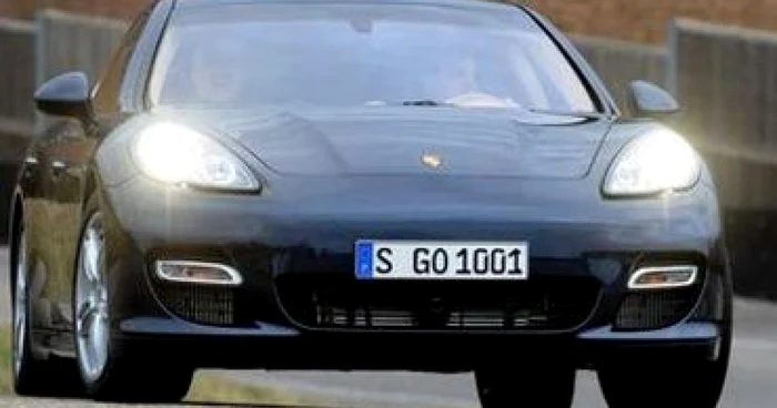 Porsche a lansat prima limuzină din istoria mărcii sportive