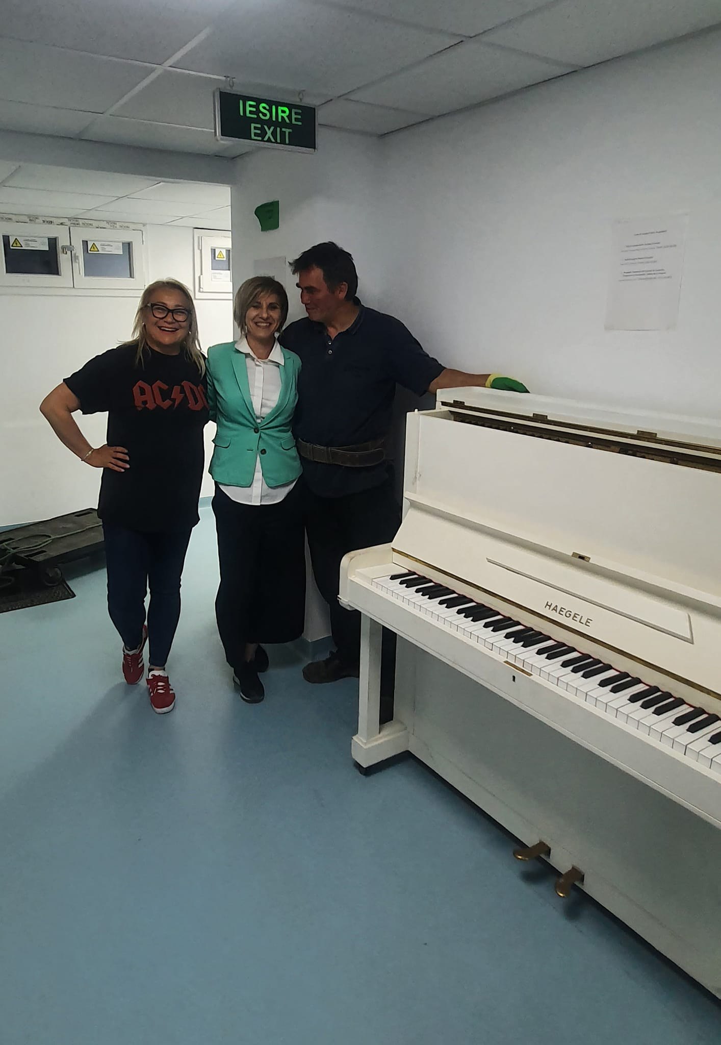 Peste 120 de pianine donate Timișoarei de un bănățean plecat în Germania. Ultimele au ajuns în spitalele din oraș Peste 120 de pianine donate Timișoarei de un bănățean plecat în Germania. Ultimele au ajuns în spitalele din oraș