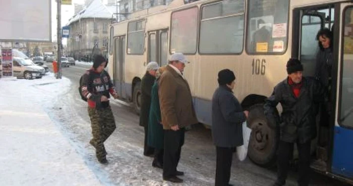 Pietrenii sunt aşteptaţi să-şi aleagă mijloacele de transport în comun din oraş