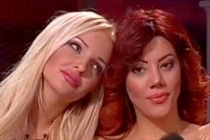 
    Denisa şi Carla au devenit foarte bune prieteneFoto: captură Antena 1  