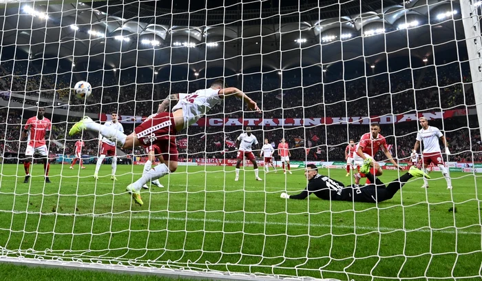 Rapid a avut un meci intens împotriva lui Dinamo, în Superligă (FOTO: Sportpictures)