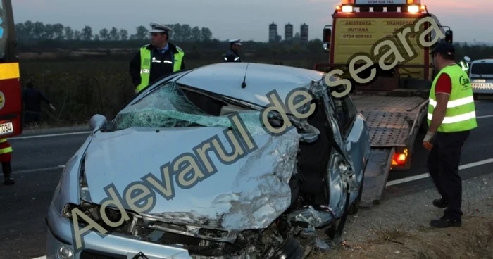 Şoferul autoturismului a murit pe loc, foto: Stelian Grăjdan