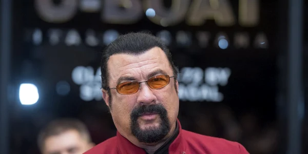Steven Seagal hepta 