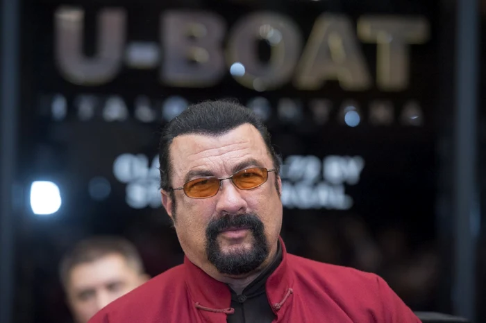 Steven Seagal
este bun prieten cu Vladimir Putin, despre care a spus că este „unul dintre cei
mai mari lideri ai lumii“ FOTO Hepta