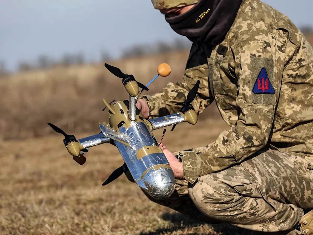 Operator dronă interceptoare/FOTO:X