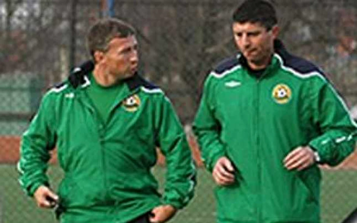 Petrescu, alături de secundul său, Emil Caras