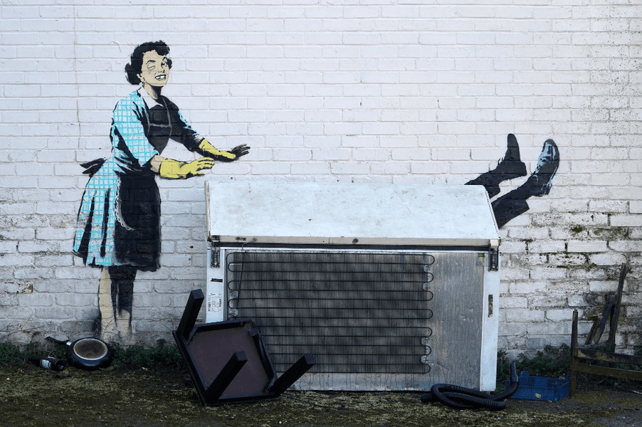 Un desen mural de Banksy, dezvăluit de Sfântul Valentin, compromis de municipalitatea dintr-o stațiune din Anglia