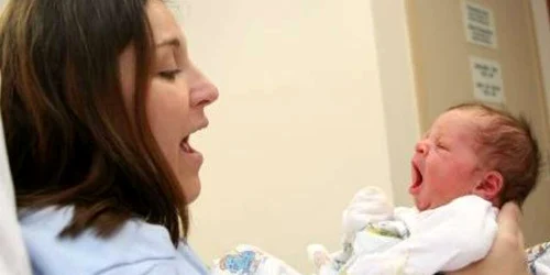 Mamele vor trebui să aleagă varianta de concediu la o lună şi jumătate după naştere