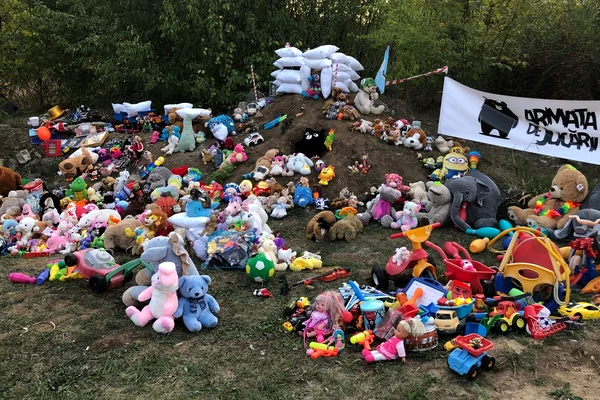 “Armata de Jucării” încearcă să salveze parcul din cartierul ANL Constantin Brâncuși