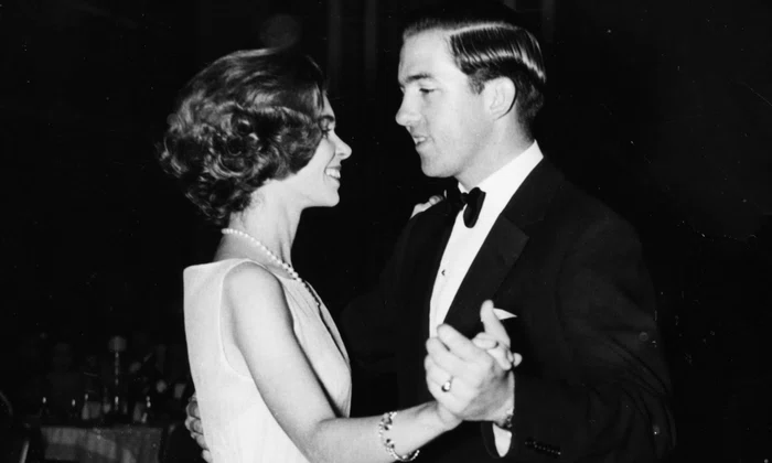 Constantin al Greciei dansând cu sora lui, Prințesa Irene a Greciei   GettyImages 562652125 jpg