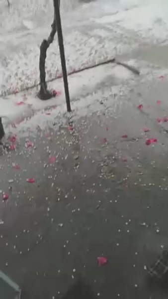 Grindina a făcut prăpăd în vestul României. Avertizări meteo transmise către populație VIDEO 