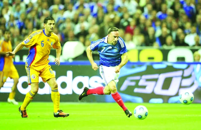 
    Accidentat, Frank Ribery vede Moldialul la televizor,  ca şi românul Mirel Rădoi  